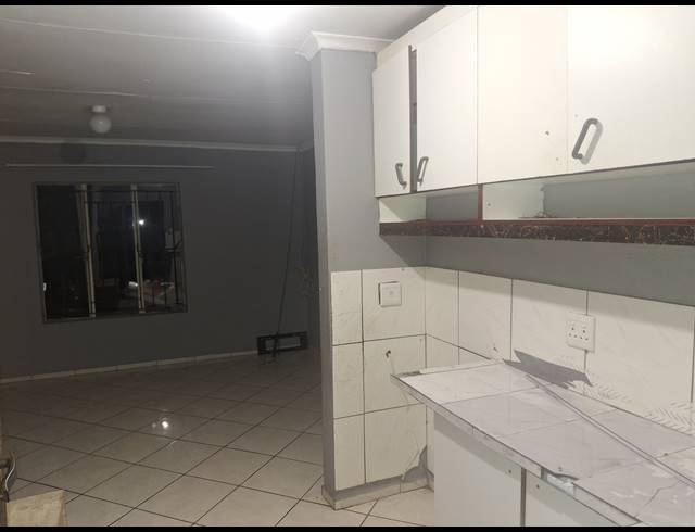 3 BEDROOM FREEHOLD TO LET IN CLAYVILLE